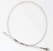YS-T500超高溫光纖光柵溫度傳感器可進(jìn)行高達(dá)1000℃的超高溫測(cè)量，既可作為單點(diǎn)傳感器，也可以通過復(fù)用形成多點(diǎn)測(cè)溫傳感器陣列。該款溫度傳感器多運(yùn)用于航空航天高溫部件的溫度準(zhǔn)分布式測(cè)量，也可以用于工業(yè)高溫介質(zhì)爐等方面的高溫監(jiān)測(cè)。具有尺寸小，可彎曲，易于被測(cè)物緊密貼合；可復(fù)用程度高，引線簡單；測(cè)溫點(diǎn)數(shù)、測(cè)溫間距等可靈活定制；超寬溫度測(cè)量范圍等特點(diǎn)。