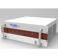 FS-2100光纖水聽器信號(hào)解調(diào)儀也稱光纖水聽器偵聽主機(jī)，是光纖水聽器偵聽傳感系統(tǒng)的主要監(jiān)測(cè)設(shè)備之一，通過高靈敏度的光學(xué)相干檢測(cè)將水聲震動(dòng)轉(zhuǎn)換成光信號(hào), 通過光纖傳到信號(hào)處理系統(tǒng)提取聲信號(hào)的信息。解調(diào)算法是信號(hào)解調(diào)的重中之重，采用多種解調(diào)算法相結(jié)合，比如相位生成載波(phase generated carrier, PGC)法、 3× 3耦合器法、 外差法等。